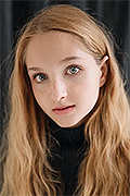 model Keller Kamilla   
Year of birth 2010   
Eyes color: green   
Hair color: light brown