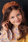model Maksikova Sofiya   
Year of birth 2017   
Eyes color: green   
Hair color: light brown